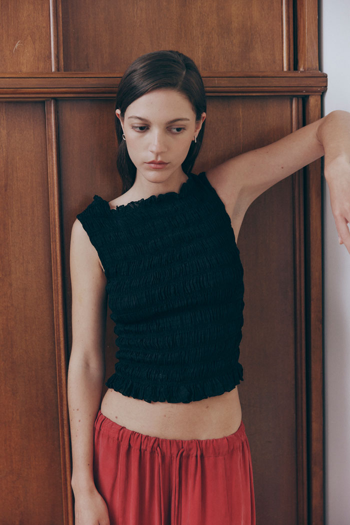 Load image into Gallery viewer, GATHERED TOP - BLACK