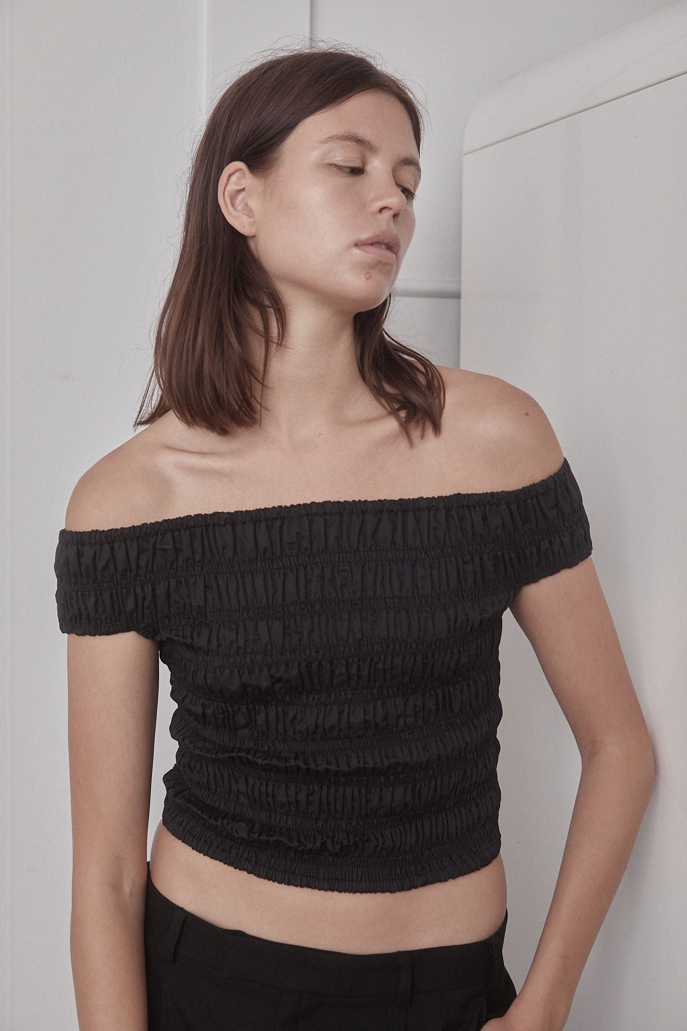 Load image into Gallery viewer, OFF SHOULDER TOP - BLACK
