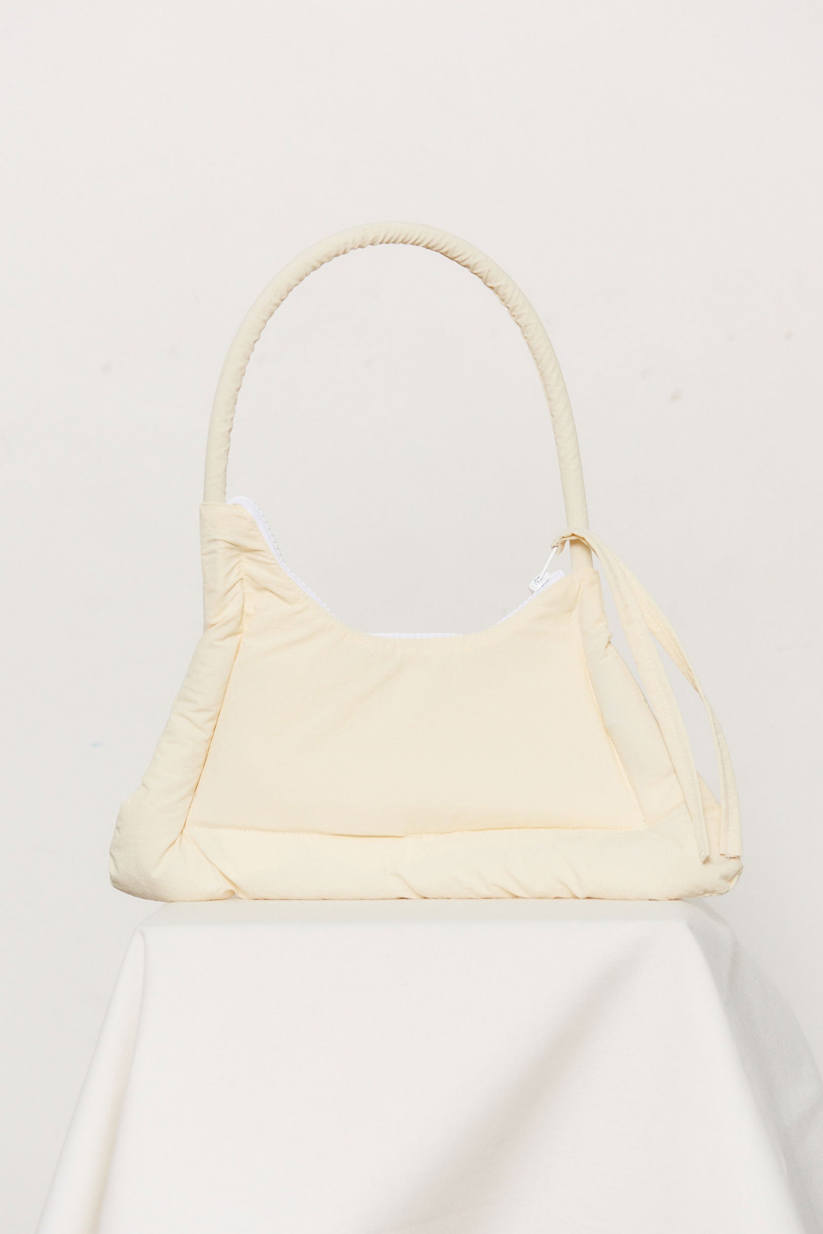 Load image into Gallery viewer, TRAPECIO FLAT BAG - OFF WHITE