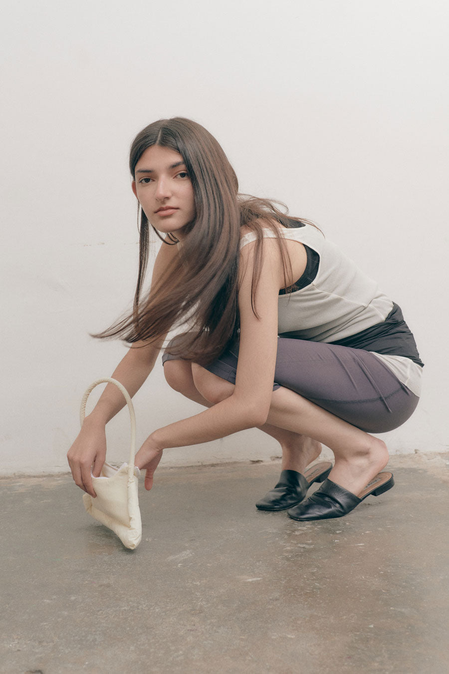 Load image into Gallery viewer, TRAPECIO FLAT BAG - OFF WHITE