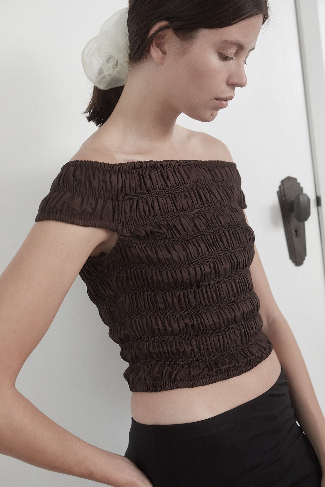 Load image into Gallery viewer, OFF SHOULDER TOP - CACAO
